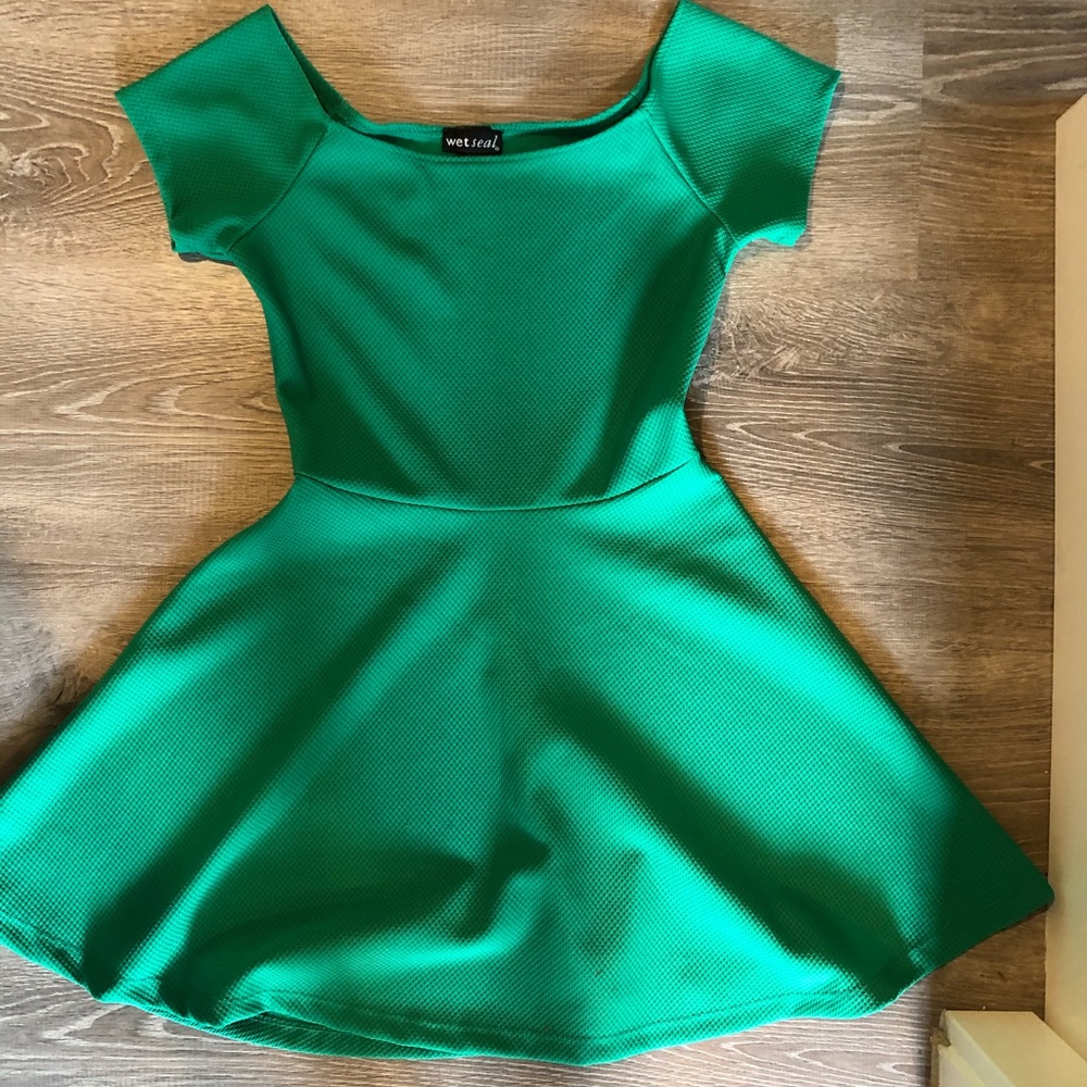 green dress